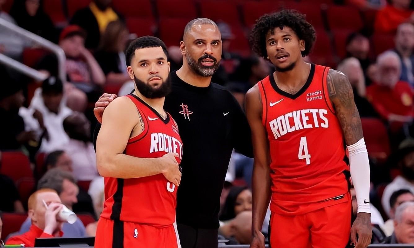 集结日CBA常规赛传出新动向，克里夫兰骑士复出首秀，管理层表态——管理层满意，团队化学反应显著(新疆队成为cba第一支晋级季后赛球队)-3377娱乐