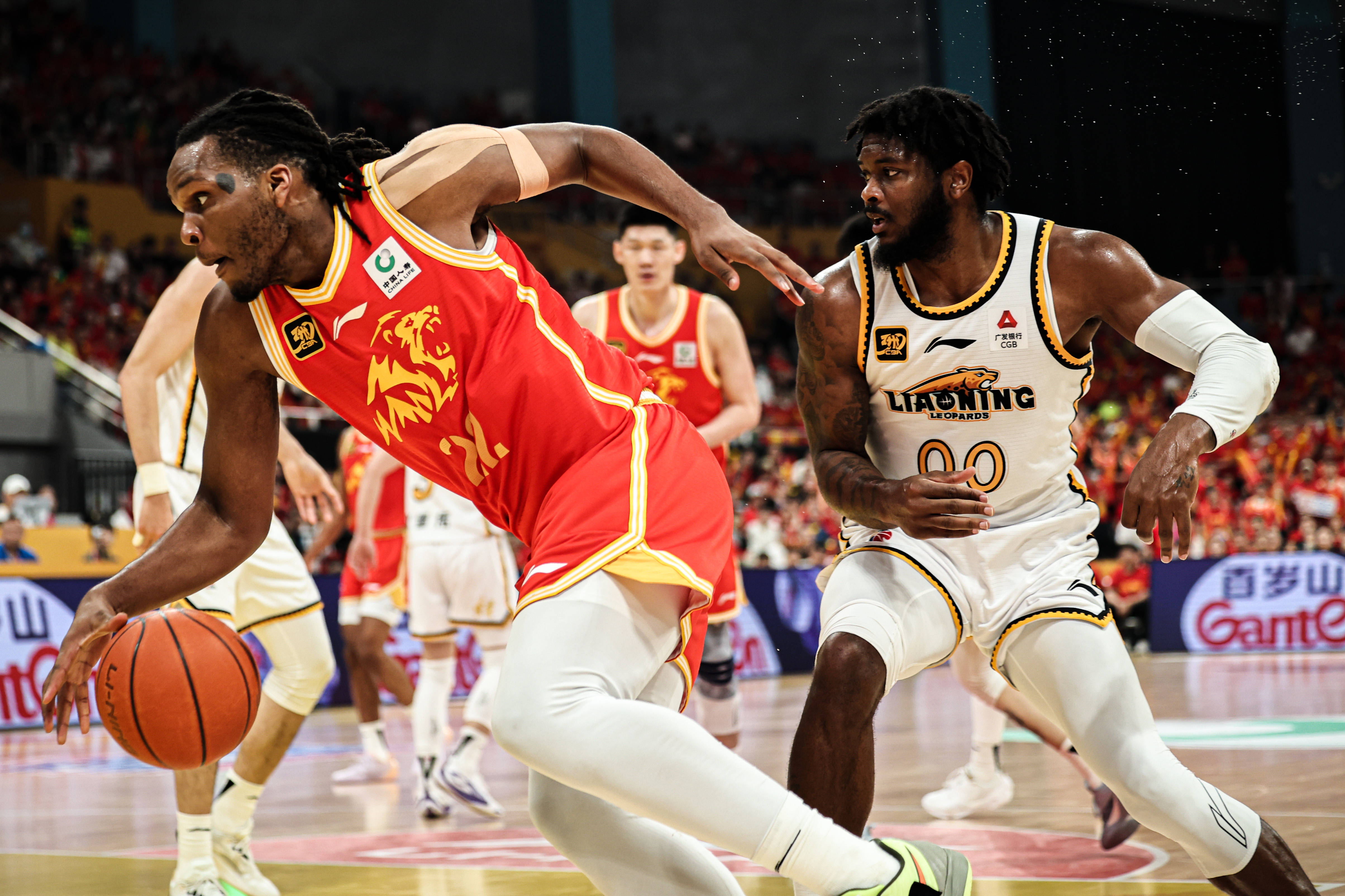 关于山东泰山围绕CBA常规赛复出首秀关键时刻辽宁本钢调整名单以备CBA季后赛，这操作让人直呼：冲刺阶段洛杉矶湖人备战社区盾的信息-3377网址